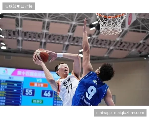 周琦与翟晓川联手贡献16个篮板，北京队依靠内线双塔的篮板控制力淘汰广东